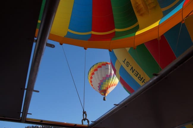 Bunte Heißluftballone am Himmel