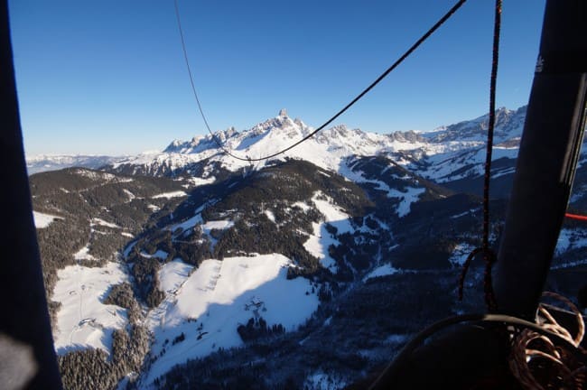 Ballonfahrt - im Hintergrund der Hausberg von Filzmoos, die Bischofsmütze