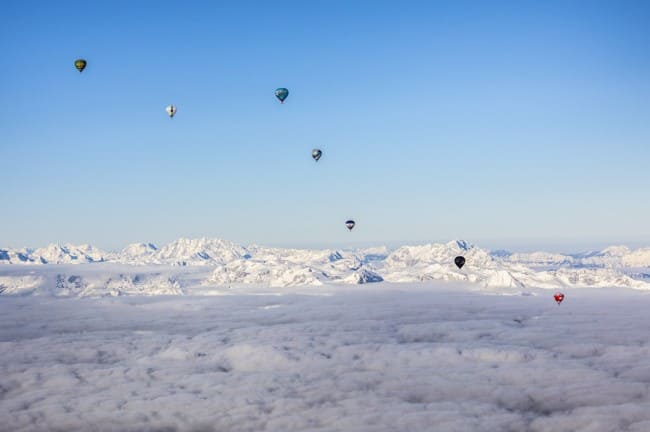 Ein buntes Bild am Winterhimmel