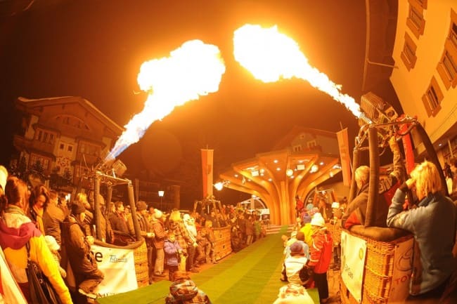 Events mit Ballonglühen und Feuer