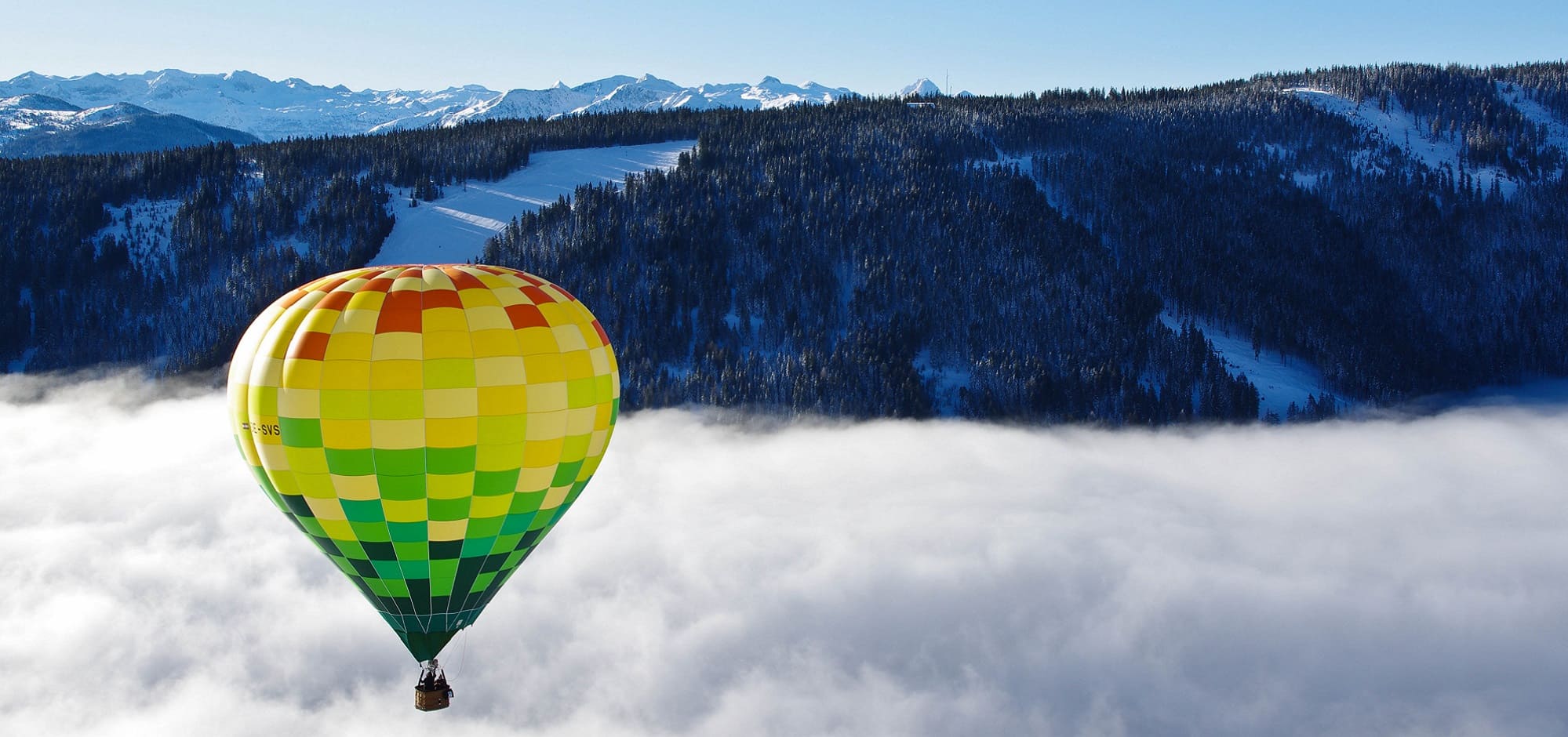 Heißluftballone am Himmel in Filzmoos