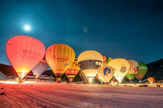 Ein großes Fest, die alljährliche Nacht der Ballone
