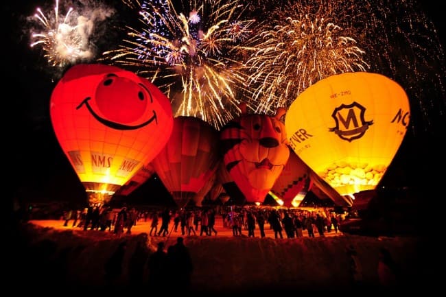 Die Nacht der Ballone wird mit einem großen Feuerwerk beendet.